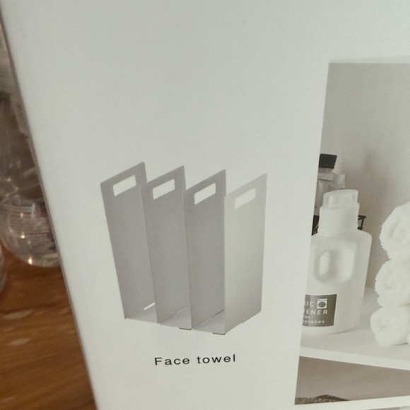 White Towel Storage Rack Set - Picture 3 of 5